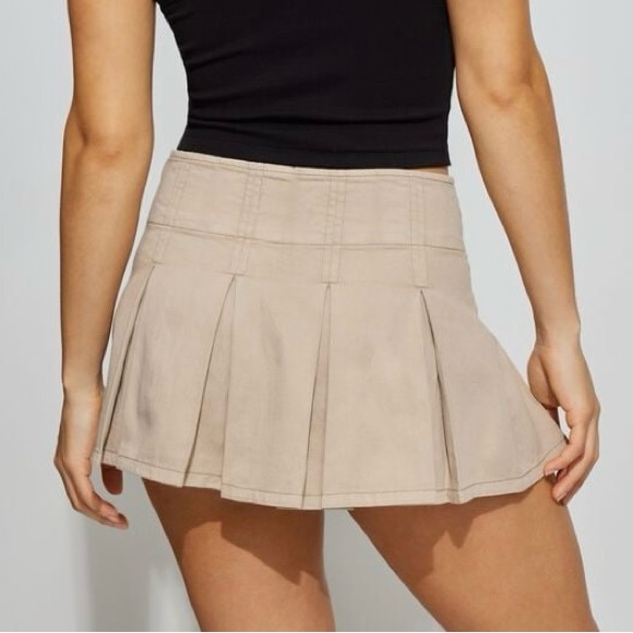 Tan Pleated Skirt - Picture 2 of 3